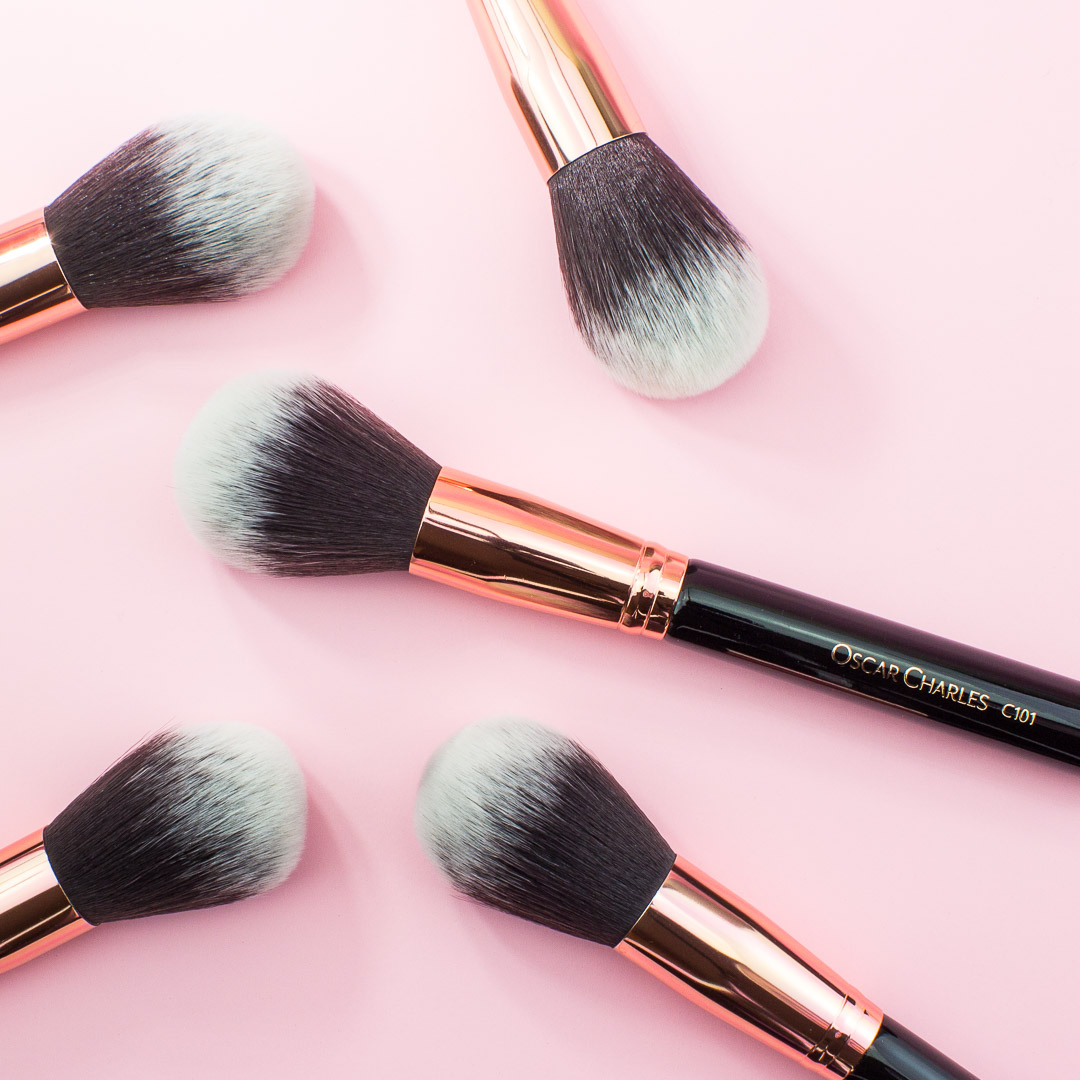oscarcharlesltd's tweet image. Our luxe super soft powder brush 💖

With its silky smooth, luxuriously soft high density fibres, the Oscar Charles 101 will produce perfect results every time ✨

#makeupbrushes #oscarcharlesbeauty #powderbrush #mua #makeupartist #crueltyfreebeauty #makeuplooks #beautygifts