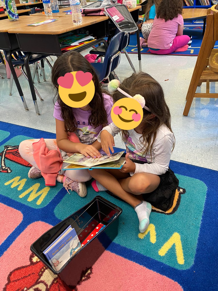 BL_ESL_LISD's tweet image. We are practicing reading to someone in the litter! 🐾 🐾