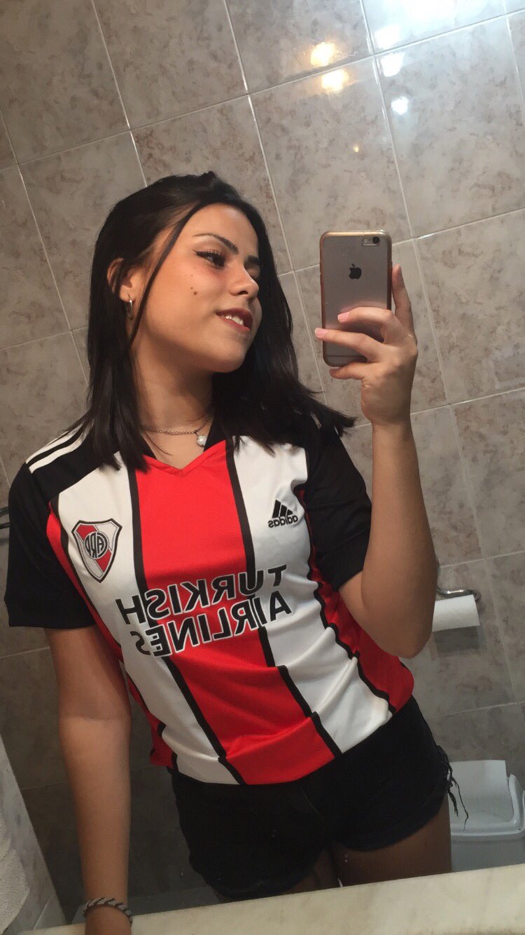 RIVER RIVER RIVER on X La hincha de River menos linda https t znQioRjQha X