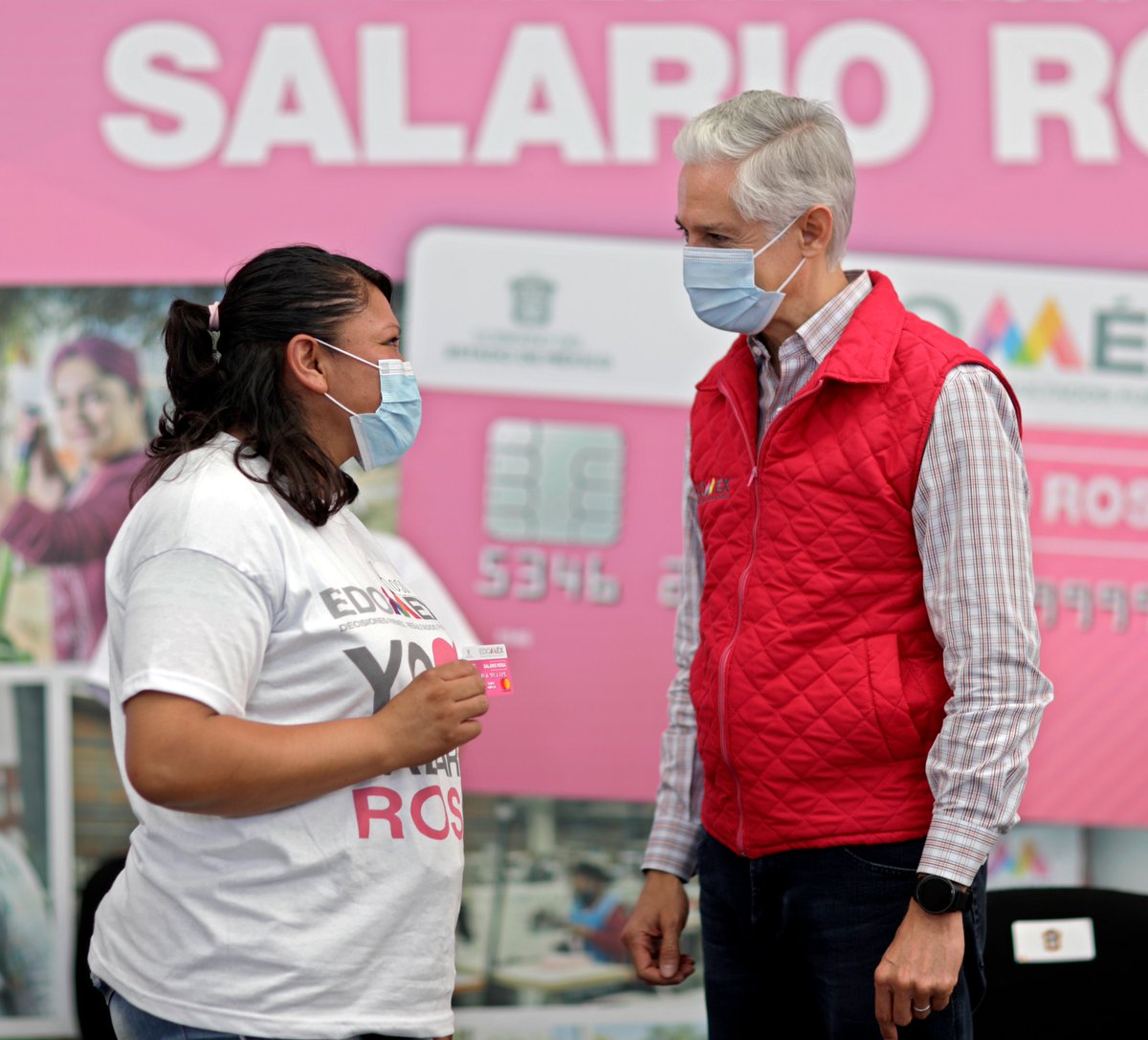 alfredodelmazo's tweet image. Cerca de 6 mil amas de casa están recibiendo por primera vez su #SalarioRosa. Nuestro principal objetivo es mejorar su calidad de vida y la de sus familias. Hoy visitamos #NicolásRomero.