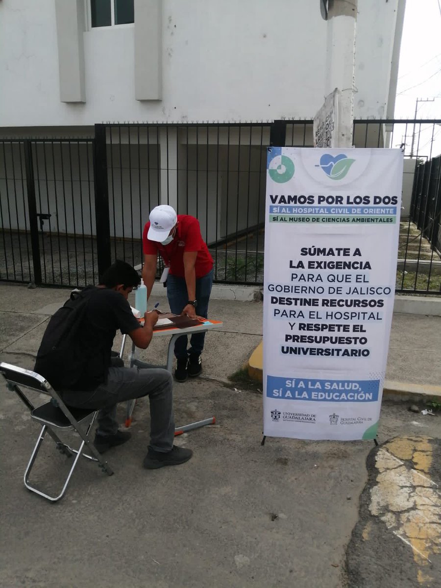 rvillanueval's tweet photo. Estamos más unidos que nunca, defendiendo derechos que garantizan una vida y un futuro mejor para cada jalisciense. Hoy continuamos con la recolección de firmas. 

Estamos muy agradecidos con las miles de personas que se siguen sumando a esta exigencia: #SíALaEducaciónSíALaSalud https://t.co/7mC1vwMBVc