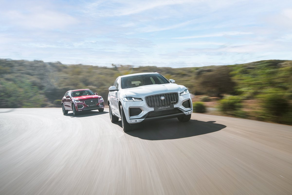 With the Jaguar FPACE you can choose between full dynamic performance and maximising fuel economy.
JaguarDrive Control performs gearshifts more quickly in Dynamic Mode and earlier up-shifts in Eco Mode. It switches to more gentle progress in low grip conditions.

#JaguarKenya