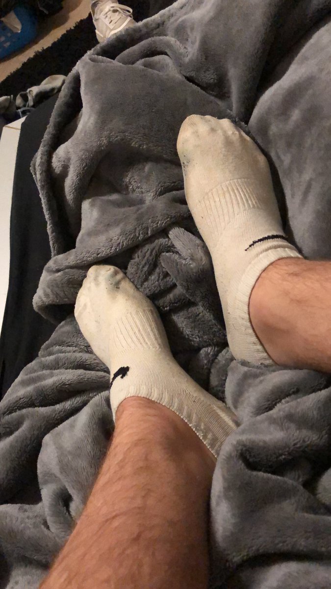 GermanFeetDom's tweet photo. I know what you want to do at this very moment... 😏😈 #master #socks #smelly #smellysocks #dom #cashfag #cashslave #footslave #feet #findom https://t.co/V3qdZG8eXr
