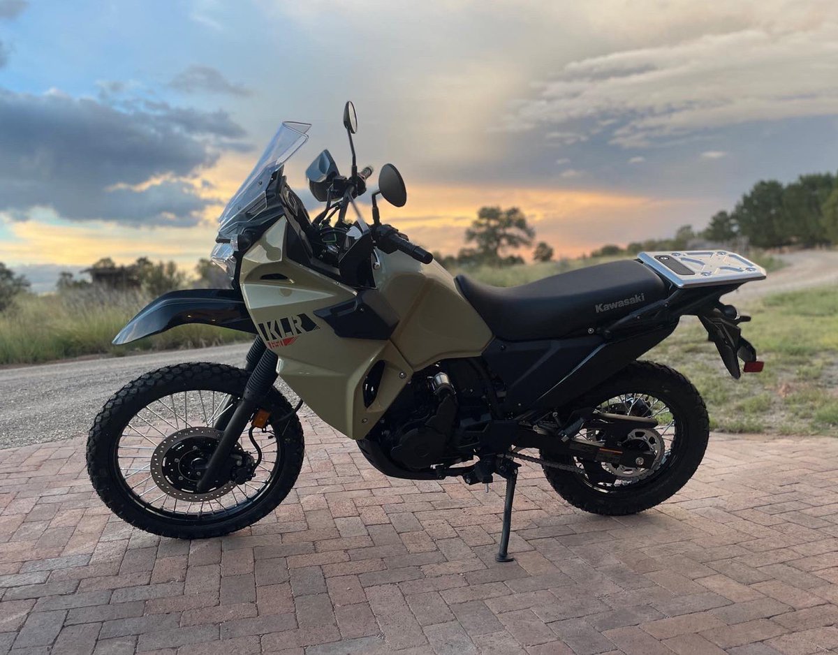 The #GoodTimes are rolling at the <a href="/KawasakiUSA/">Kawasaki USA</a> press launch of the 2022 KLR650 in New Mexico! 🙌🏻
#Kawasaki #KLR650 #EscapeExploreEnvy #dualsport #NewMexicoTRUE