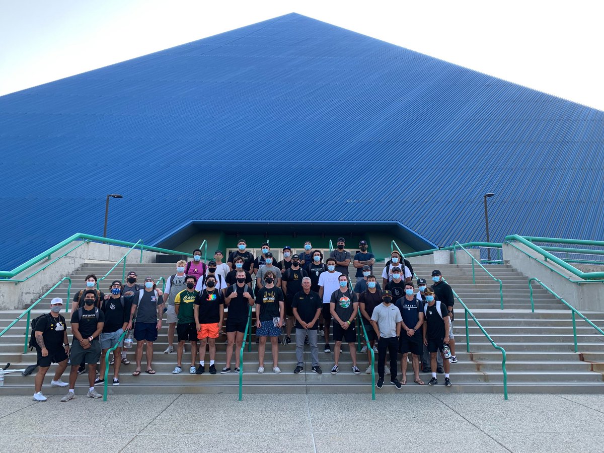 Thank you to our three awesome speakers that came out to talk to the team this week! We appreciate the time and wisdom you’ve given this program.

1️⃣ LA Detective Mike Lugo
2️⃣ Best Selling Author, Logan Gelbrich
3️⃣ Former Yankee Scout and current Agent, Dave Keith

#skoBags