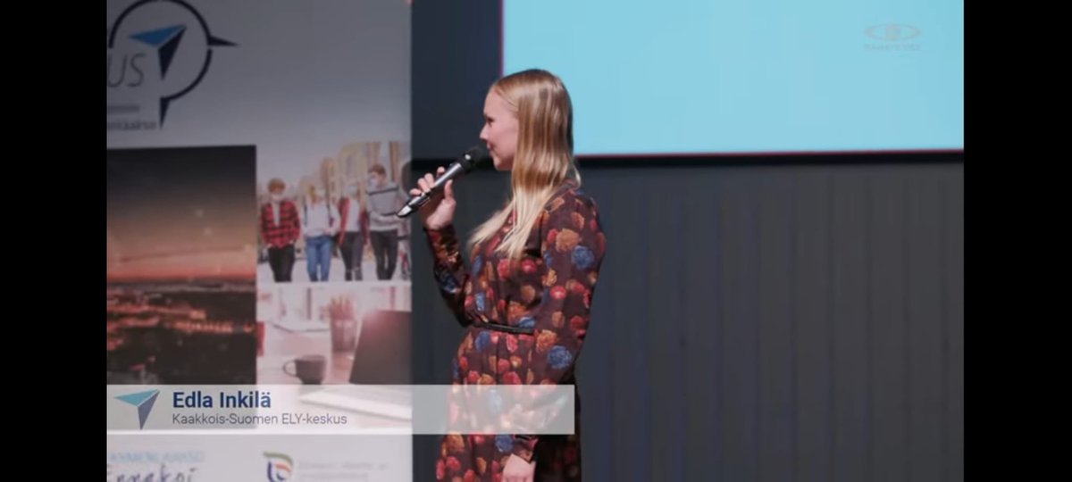 EdlaInkila's tweet photo. Alue-ennakointisemmassamme saatiin maistiainen nuorten tulevaisuusnäkemyksistä, kun palkitsimme @IKujanpaa kanssa valokuvakisan voittajat. Olipa mielenkiintoisia, herätteleviä kuvia! Pitkästä aikaa sai myös puhua livenä lavalla, vaikka valtaosa kuulijoista katseliki striimiä. https://t.co/xBup4Q8E9x