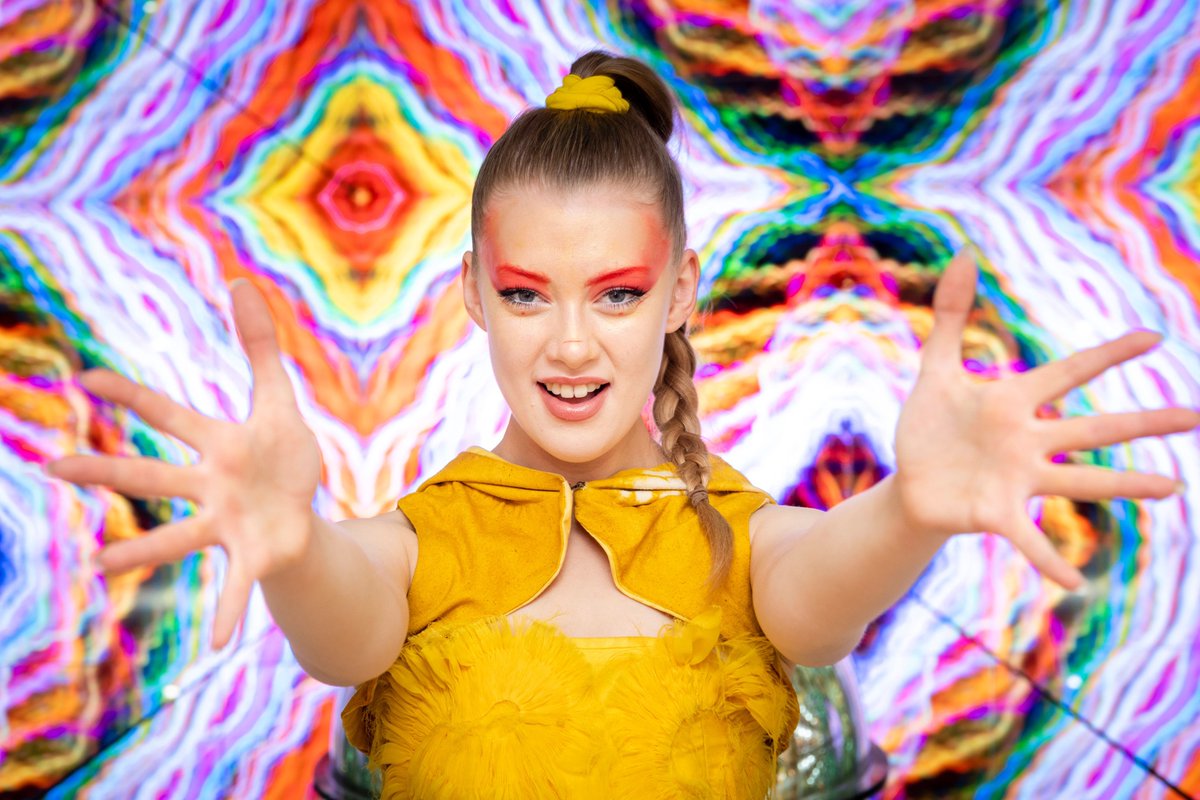 We love the Edinburgh Fringe! This morning, we had some lovely aliens visit us from Edinburgh Fringe Show @WCTDLive They got some fab images in our Giant Kaleidoscope!