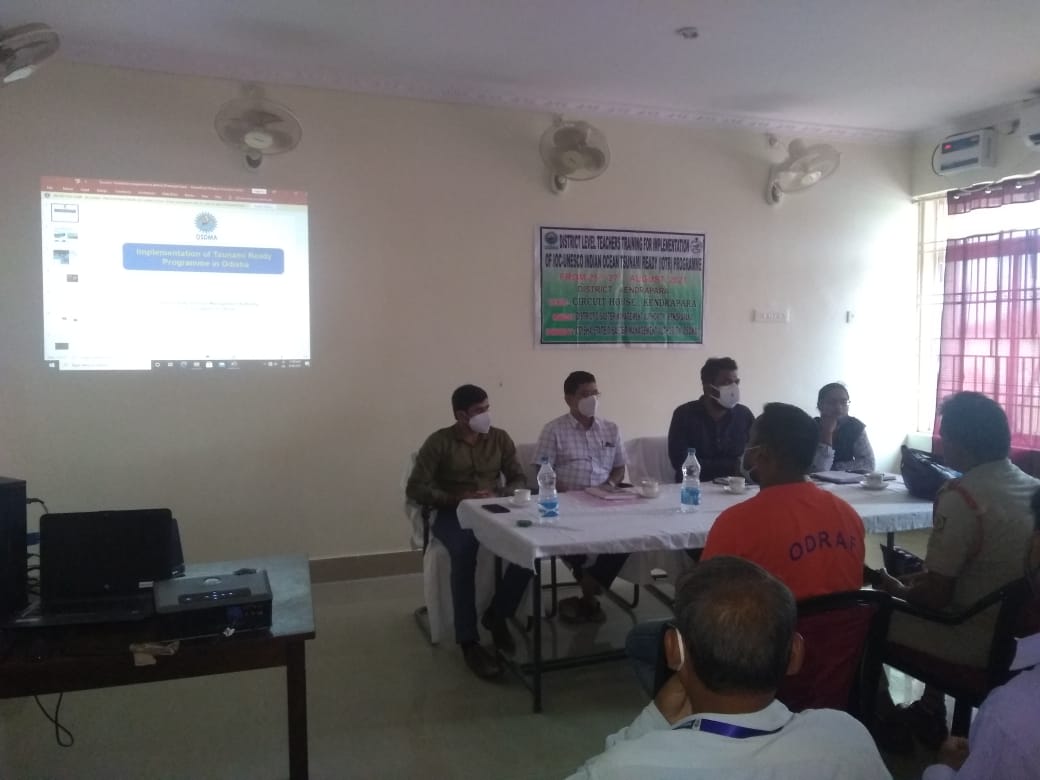 osdmaodisha's tweet photo. #District_level Teachers #Training on #Tsunami_Ready program held at #Kendrapara under the chairmanship of ADM today. Teachers were trained on Tsunami concept. Teachers presented on different Scenarios after Group work. @SRC_Odisha https://t.co/sgNYZ3BKiF