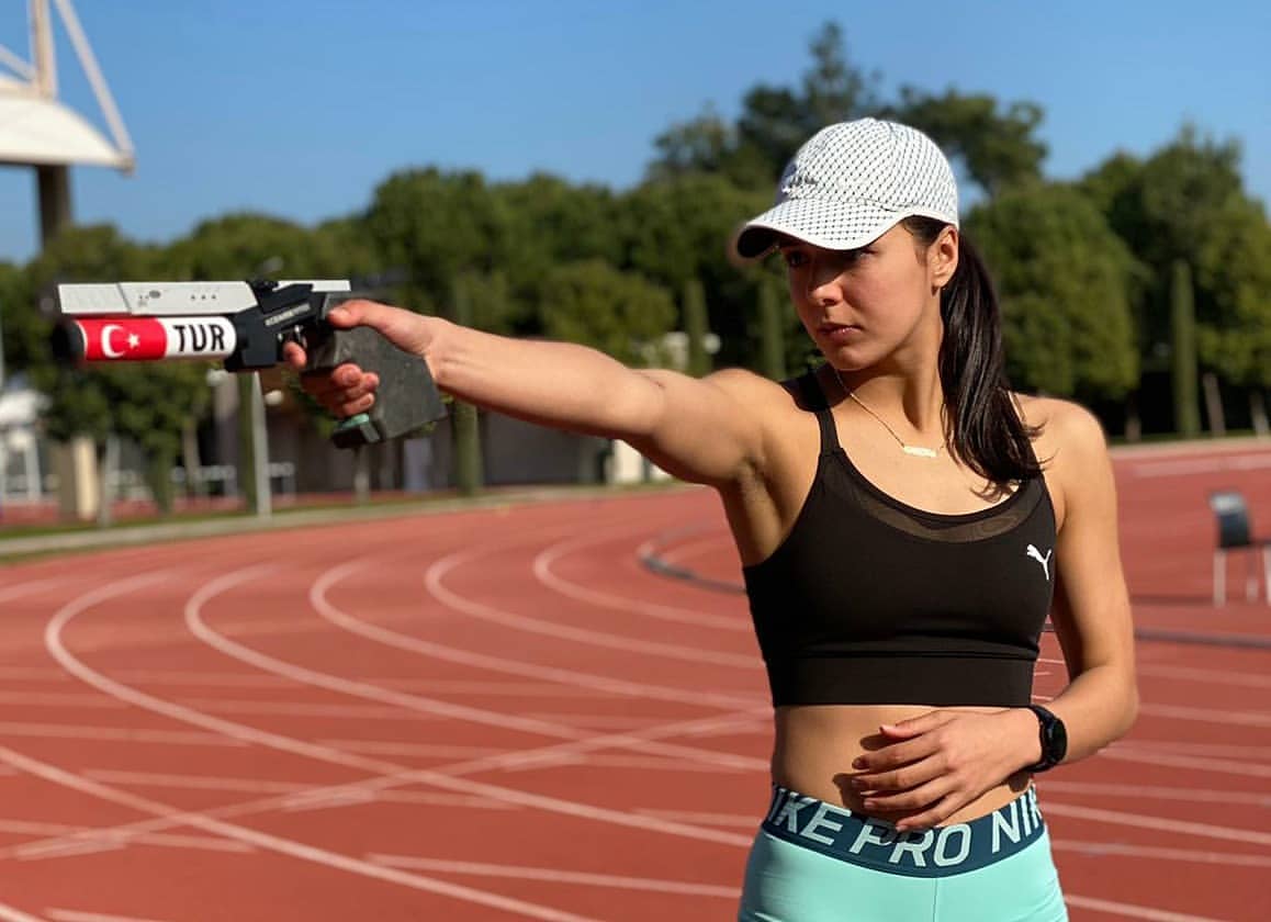 🔹 Modern pentatloncu Sıdal Aslan gelecekten umutlu: 

🎙️ "Çok genciz. Olimpiyattaki sporcuların yaş aralığı bizim branşta çok büyük. Bütün çalışmamız 2024'te olimpiyatı görebilmek, kota alabilmek için olacak." v.aa.com.tr/2346466