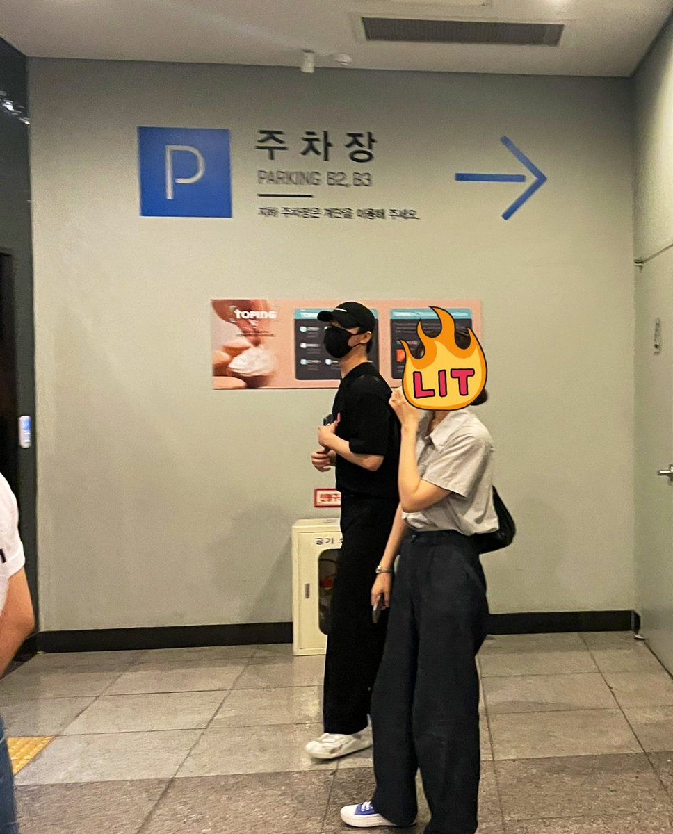 MOONBINNER's tweet image. 난 강쥐가 나쁜사람일거란 생각이 잘 안들어... 솔직히 선대(?)에서 보여준게 있으니 아이돌 덕질하는게 살얼음판 같은게 사실인데.. 이거봐.. 얘는 진짜 그냥.. 착한 청년같자나... 그냥 열심히 살고 내면의 행복을 추구하는 사람같자나... 꽁꽁 가려놨는데도 정말 자유롭고 행복해보이자나..

#문빈