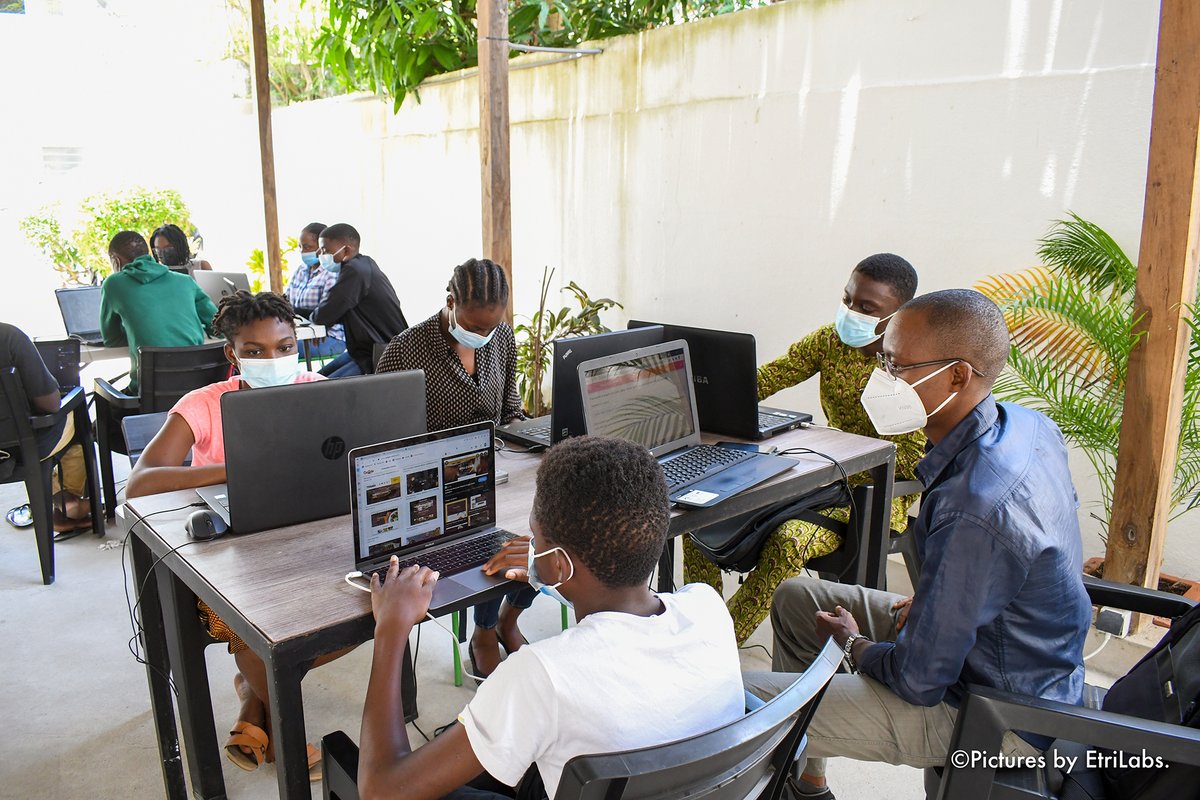 EtriLabsCotonou's tweet image. Après trois semaines de formation, nos jeunes #geek travaillent en groupe à réaliser des landing page et tous les composants du branding d'une entreprise.
Restez connectés pour découvrir très prochainement leurs réalisations!
#Learn2Code2021 #wasexo