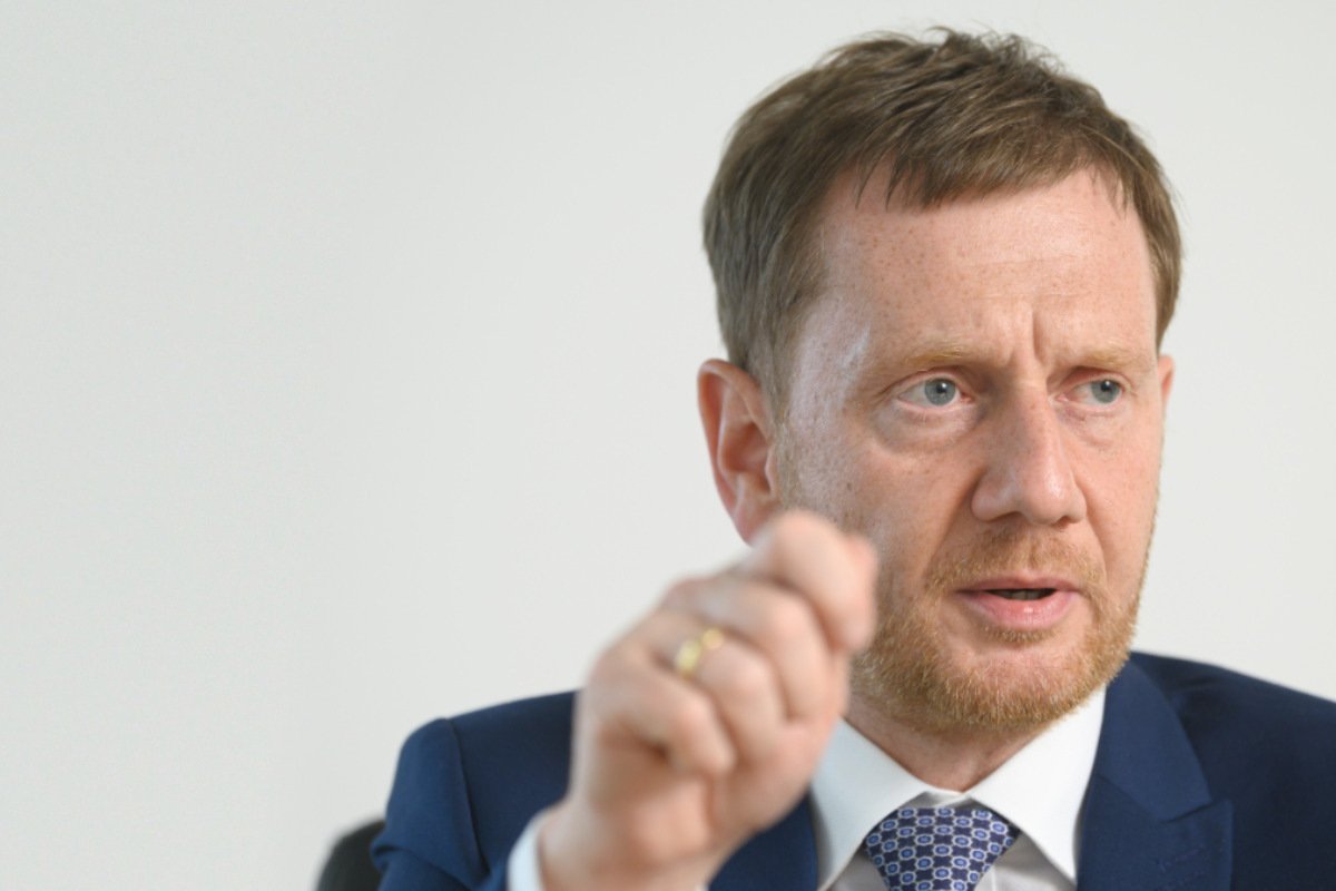 TAG24Sachsen's tweet image. Nach Pöbeleien: #MichaelKretschmer will &quot;Rechtsextremen nicht das Feld überlassen&quot;. #Sachsen tag24.de/nachrichten/po…