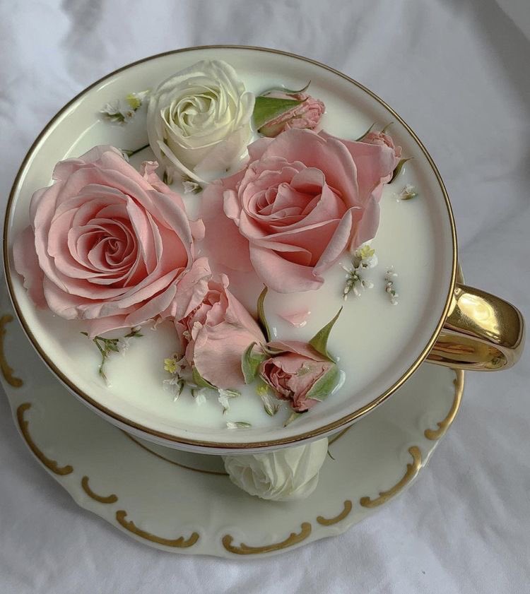 HTPPSTWART's tweet image. ⠀⠀⠀
⠀༺ 𝐁om dia, meus docinhos! 𝐇oje fiz a troca da joia dessa perfuração no umbigo. 𝐏or mais “simples” que pareça foi realmente difícil fazer esse trabalho, a cliente não parava de rir pela sensibilidade que lhe causava cócegas KKKKK. 𝐏orém no final deu tudo certo.  
⠀⠀