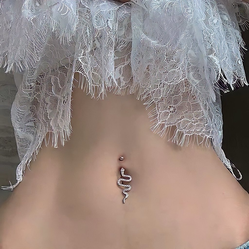 HTPPSTWART's tweet image. ⠀⠀⠀
⠀༺ 𝐁om dia, meus docinhos! 𝐇oje fiz a troca da joia dessa perfuração no umbigo. 𝐏or mais “simples” que pareça foi realmente difícil fazer esse trabalho, a cliente não parava de rir pela sensibilidade que lhe causava cócegas KKKKK. 𝐏orém no final deu tudo certo.  
⠀⠀