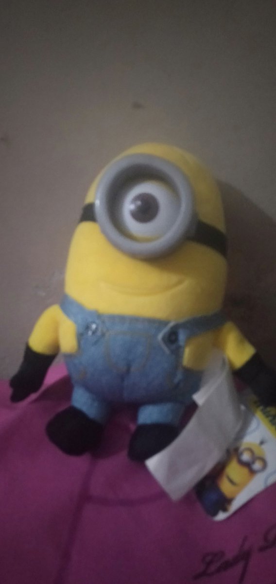 meri_sweety's tweet photo. Minion kecil ini namanya Dion kurcaci karena bentuknya yang kecil. Ini hadiah yang diberikan seseorang yang amat berarti bagiku. Walaupun tidak seberapa tapi ketulusan yg memberi itu yg amat luar biasa bagiku. 
Terimakasih @pierregrand_ https://t.co/Jpo9YmZCgW