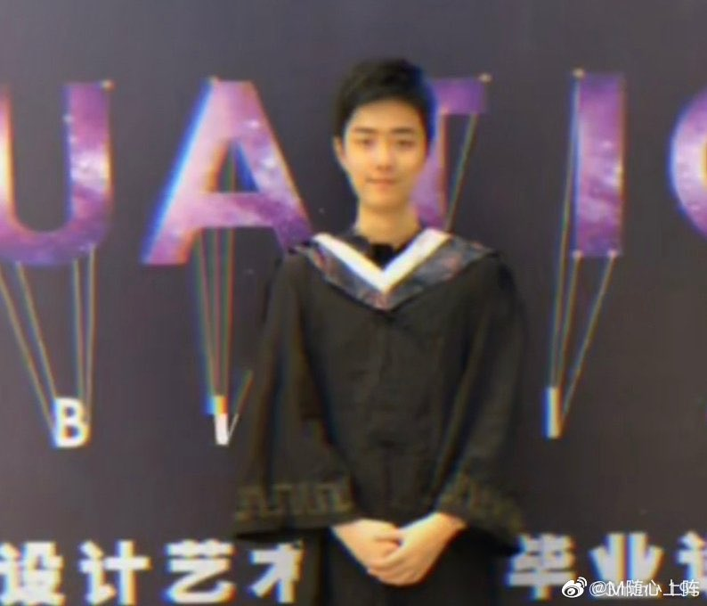 xzhandelier's tweet photo. FETUS XIAO ZHAN AND 2019 XIAO ZHAN IN A GRADUATION GOWN 🥺 https://t.co/rCuTKqXXJZ