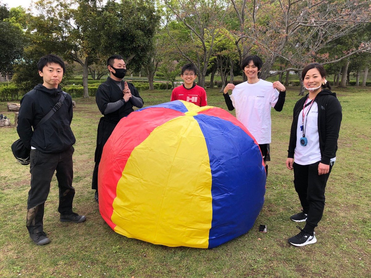 真木から湯ノ沢峠道。 沢沿いのゆるい登りで、周囲は岩石庭園のよう。 残念ながらクリンソウはタネでした。 帰路の真木小金沢林道では隠れる 寸前の小熊を目撃しました。, image size:1200x900