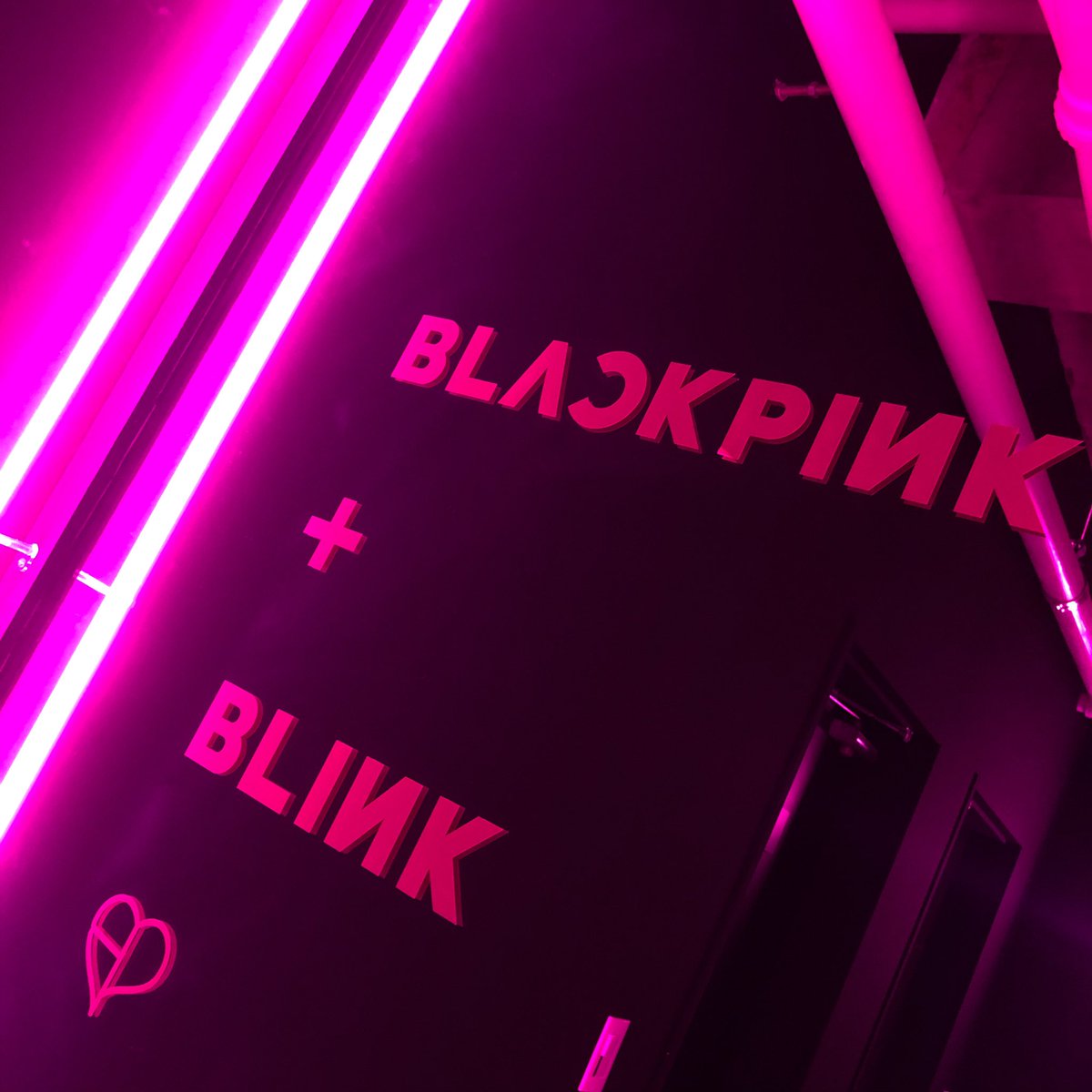 SHS_0527's tweet photo. Blackpink in your area🖤💖 https://t.co/cfBKtHhJzd