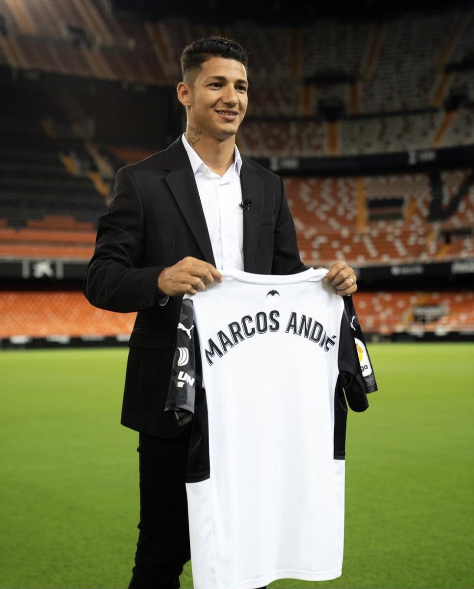 Feliz por ver como creces cada año!! Estoy seguro de que nos vas a dar muchas alegrías, RÓMPELA!! #Amunt <a href="/_marcosandre96/">Marcos André</a> <a href="/valenciacf/">Valencia CF</a> 
❤️🦇🔝
