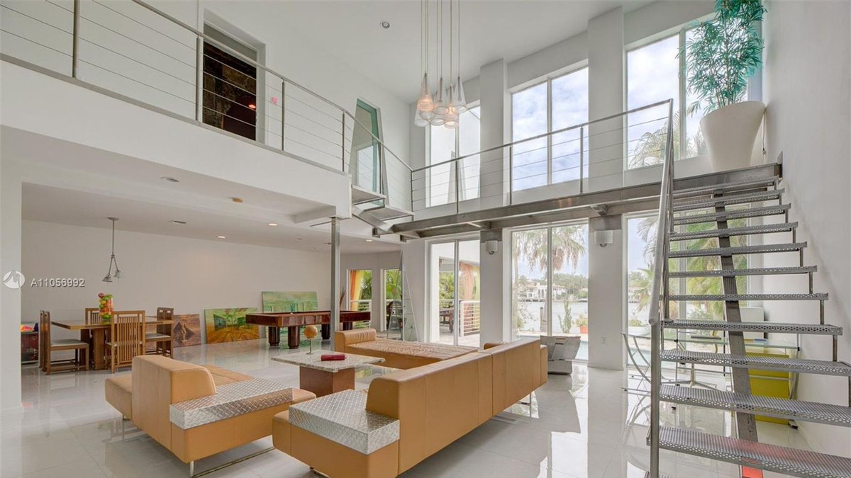 RentberryHomes's tweet photo. This spectacular Palm Island waterfront house has four bedrooms, a large pool, and over 4100 square feet of living space.
https://t.co/AQkm6KPlQa
@Rentberry_ #rentberryhomes #rentberryhomes_USA #Miami
#RentinMiami https://t.co/LBpXqWtLaa