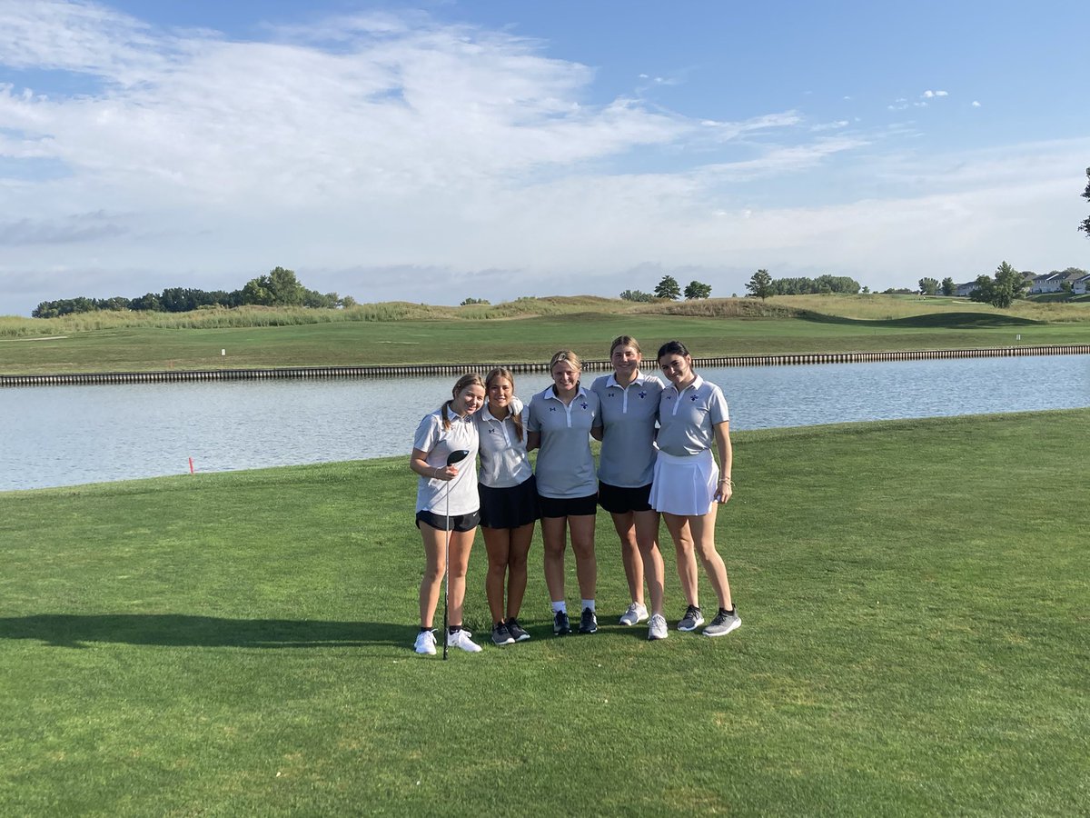 BW_TBirdsGolf's tweet photo. Lady T-Birds getting ready to compete at Highlands! https://t.co/HQvEY4vb5K