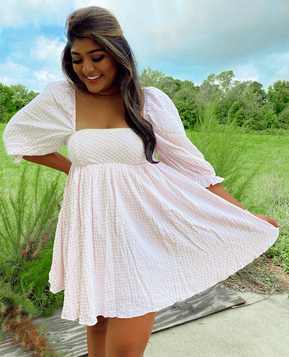 Our “Starry Night” dress is the sweetest baby doll dress 🤍 perfect for a Fall wedding! 

Dress: shophopes.com/collections/dr…