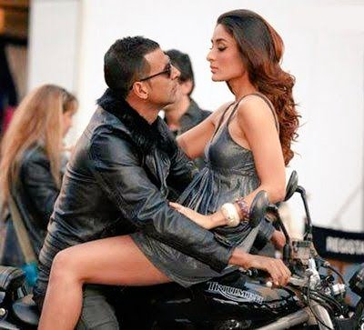 Bhushanadhau1's tweet photo. #AkkiBebo - #AkkiKat 🔥 

2 Bestest Costars Of #AkshayKumar Sir. 

These Both Jodi's Always Receive Huge Love Whenever They Comes Together ❤😍

#KatrinaKaif #KareenaKapoor @akshaykumar https://t.co/ZQv55oEod6