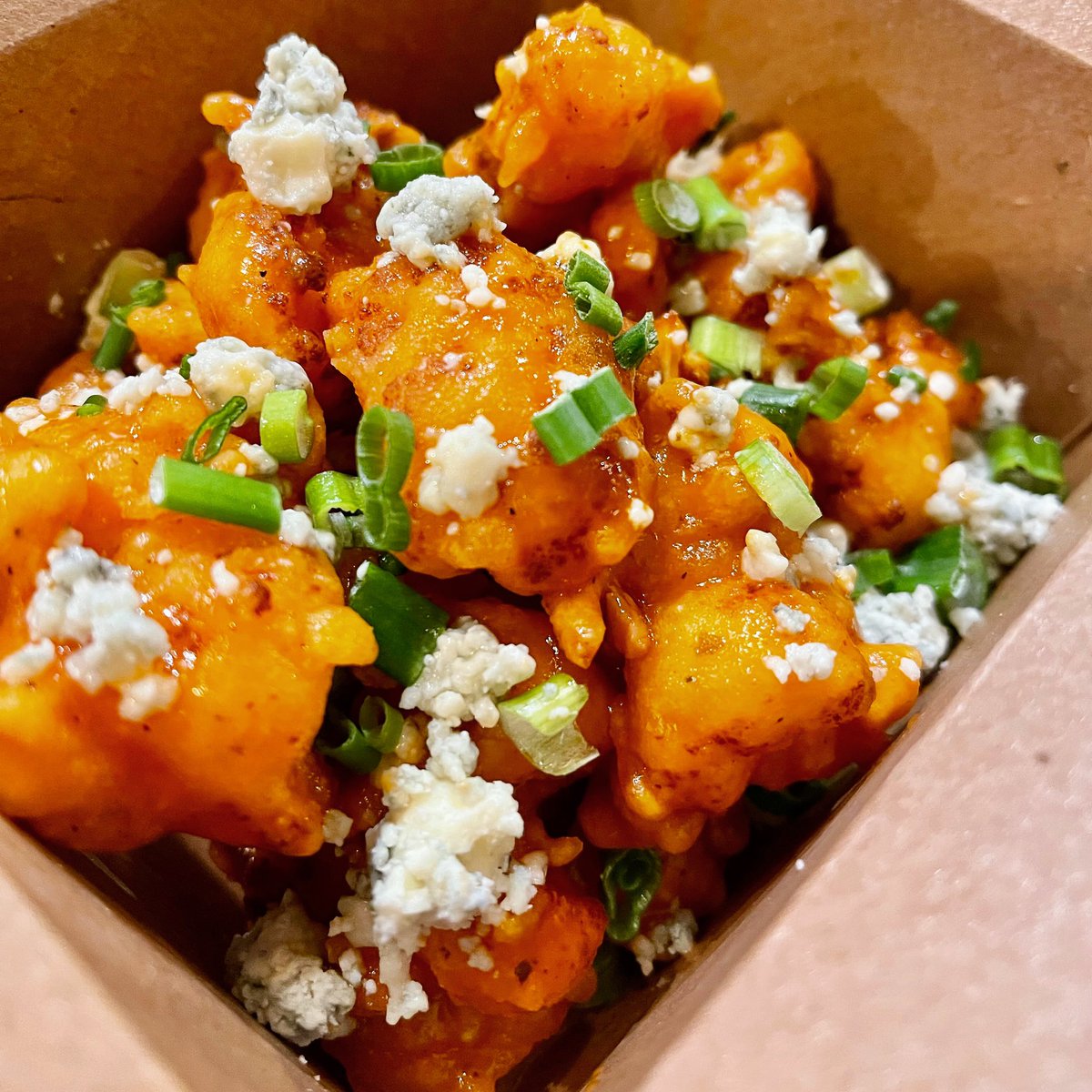 ✨BUFFALO CAULIFLOWER✨
Cauliflower that is battered &amp; deep fried then tossed in our house made Buffalo sauce, topped with blue cheese &amp; scallions 😍😍

OPEN TIL 8 TODAY!
ORDER ONLINE for curbside pick up + delivery: tillyscheesesteaks.com

#southkingstown #rhodeisland