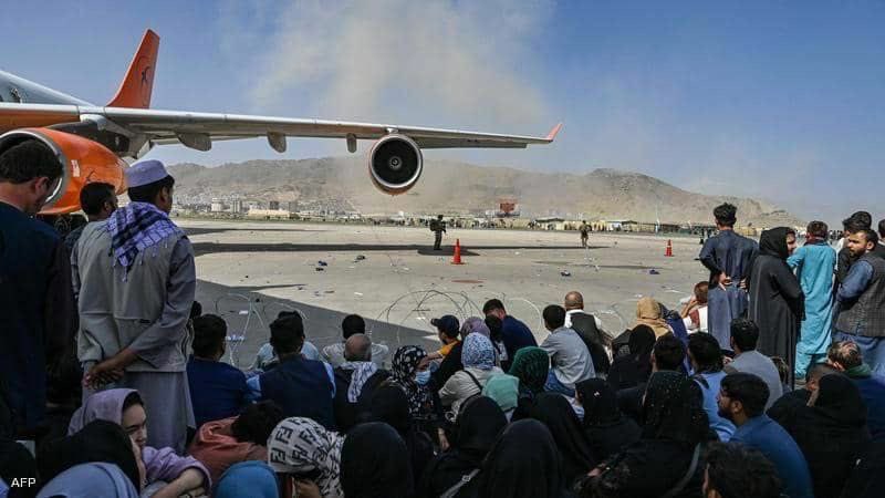 Sajwani's tweet photo. The moment when the explosion occurred at #Kabul airport. via @BarzanSadiq https://t.co/7LBRxcVubt