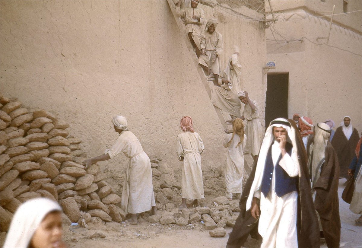 كيفية البناء في البيوت الطينية النجدية