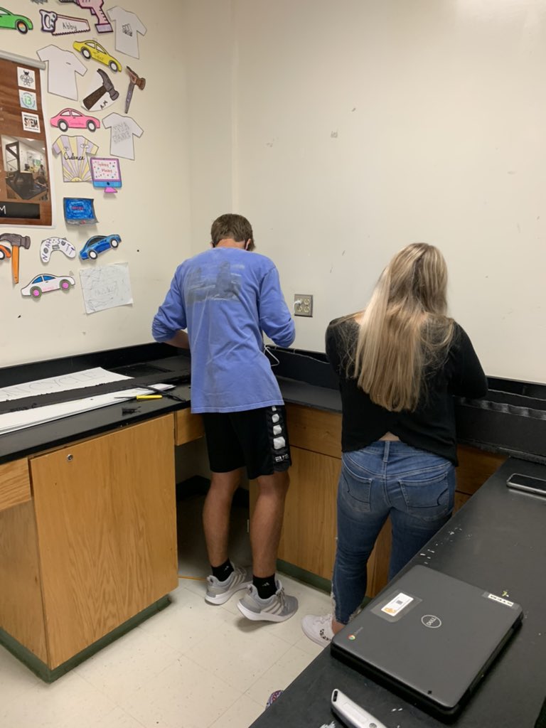 CentralCabarrus's tweet photo. #CCHSSTEM back at it! 🥽💡🔨 https://t.co/soD0j9Nhgq