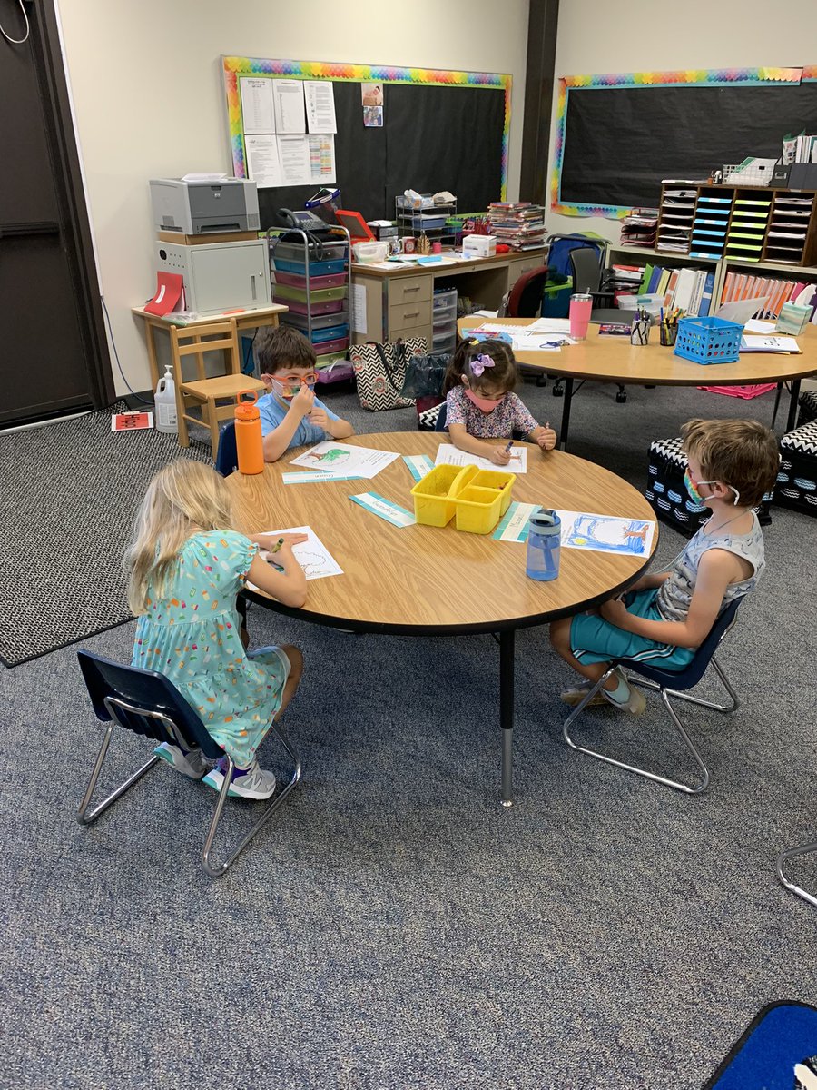 MrsHipp1st's tweet photo. Practicing our 3 star coloring! https://t.co/0Ze661Y0CK