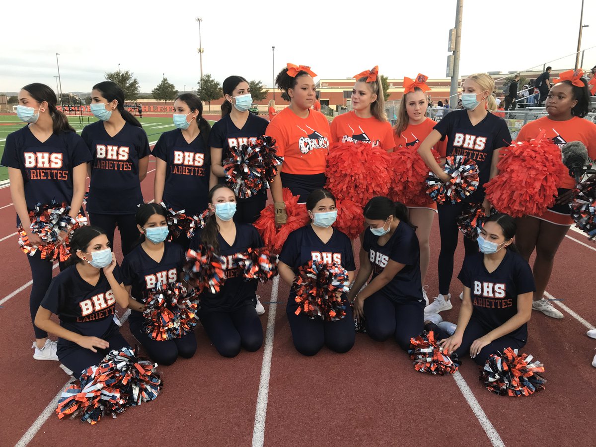 KABBFOX29's tweet photo. Brandeis High School pep rally this morning as they get ready to face O’Conner tonight on TNL. (📸Carlos Sanchez) https://t.co/lglQHHl3ri
#HighSchoolFootball #ThursdayNightLights #TNL #Brandeis #OConner #Football #HighSchool #SanAntonio https://t.co/66wZJieXIa