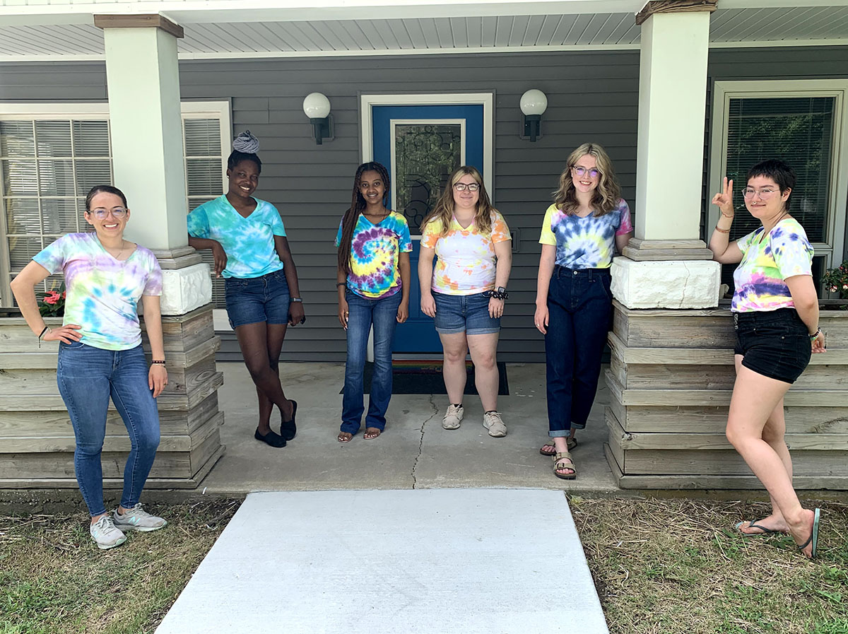 CotteyCollege's tweet photo. If a student needs a friendly ear, members of the Peer Empowerment Program (PEP) are trained and ready. PEP members  help students identify and clarify problems, empower them to generate options and alternative actions, offer encouragement, and seek additional help when needed. https://t.co/JXLHnU7bUx