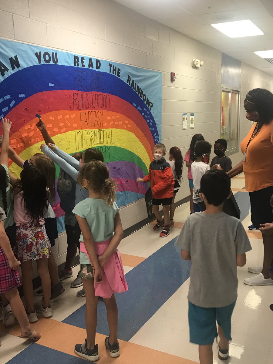 scesmedia's tweet photo. My 2nd Graders posting books they read for the 25 Book Challenge. @sanfordcreek https://t.co/AokrjZUPMa