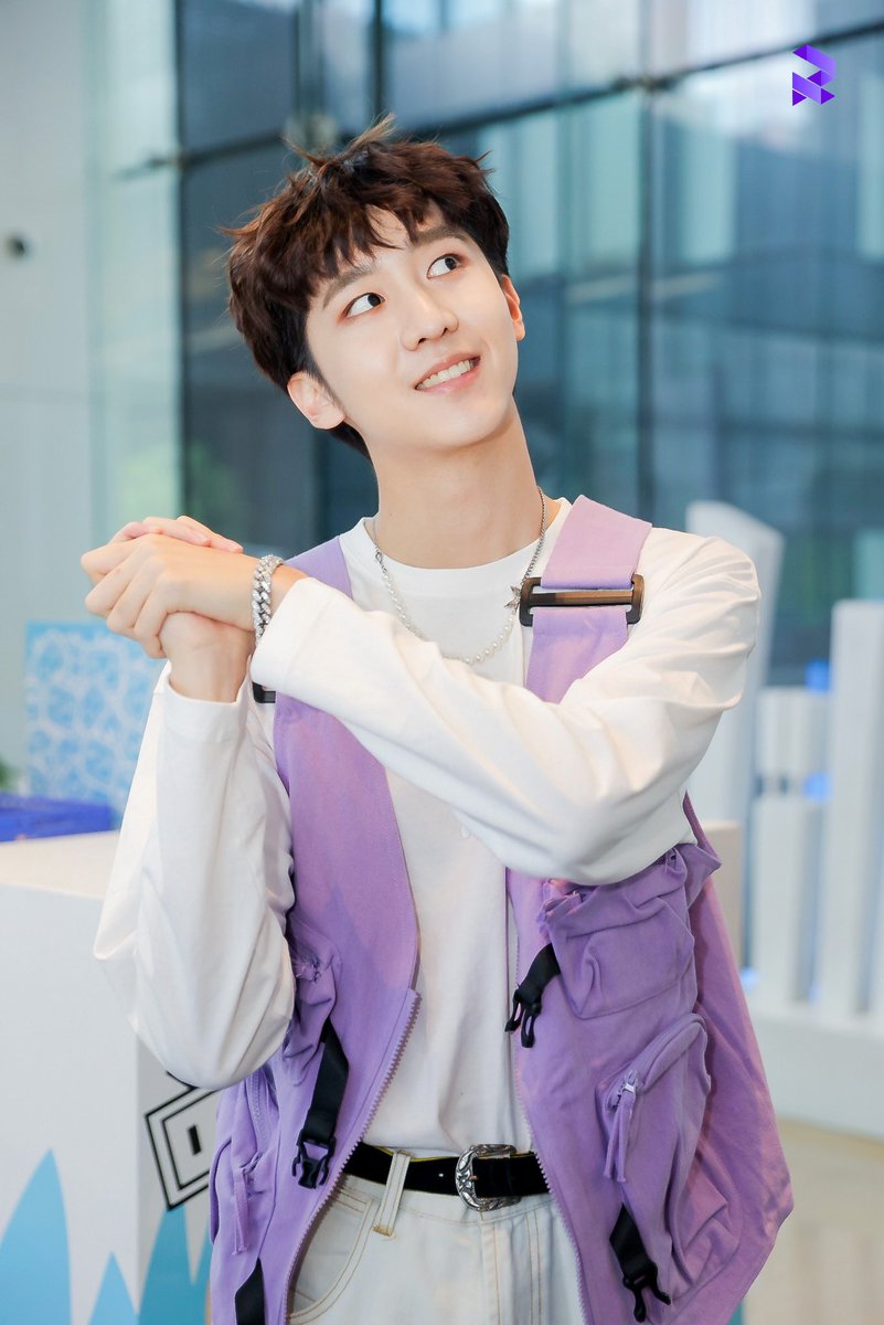 11xr1se's tweet photo. 210826 zhaorang bilibili building visit🤍 https://t.co/bmJkYTyFhX