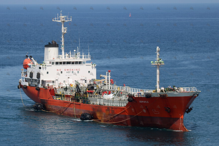 Shipguru's tweet photo. #GoFuels #bunkering #tanker #LEYONA #entering #grandharbourmalta - 02.08.2021 - https://t.co/nfgboxtE7B - NO PHOTOS can be used or manipulated without our permission https://t.co/WWXMreY1Qs