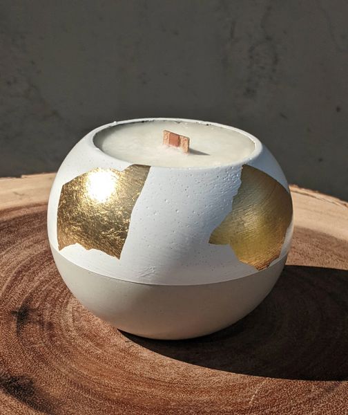 LuxuriousPeace's tweet image. Relax and inhale the sweet smell of our Salt Air+Honeydew Melon Concrete Candle! It&apos;s like enjoying a delicious melon snack on the beach!
Features creamy Soy wax in a reusable concrete container
#organicluxurycandle
#earthflow
#sustainablegoodies

luxuriouspeace.com/shop/ols/produ…