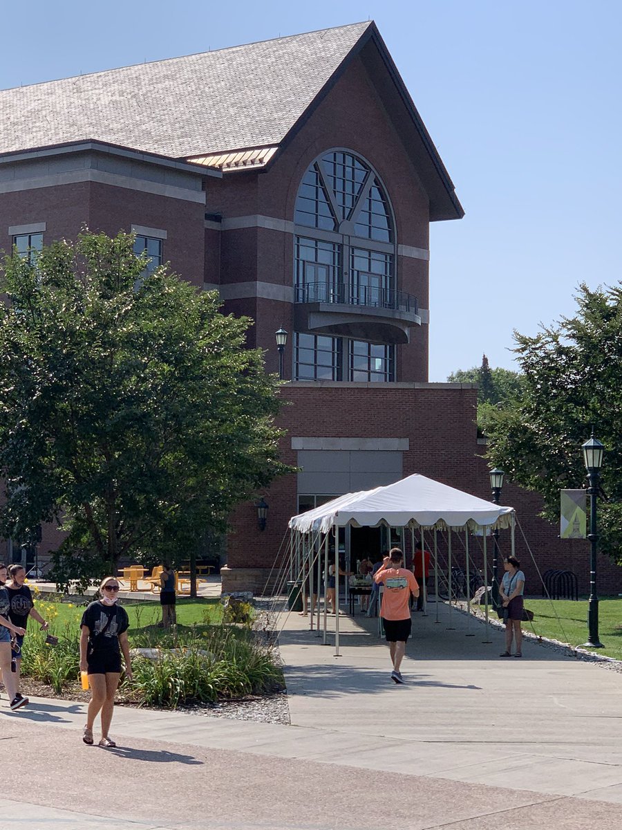 newscaster's tweet image. Hello @uvmvermont, such a beautiful campus. #catamount #VTlife #parentofacollegestudent