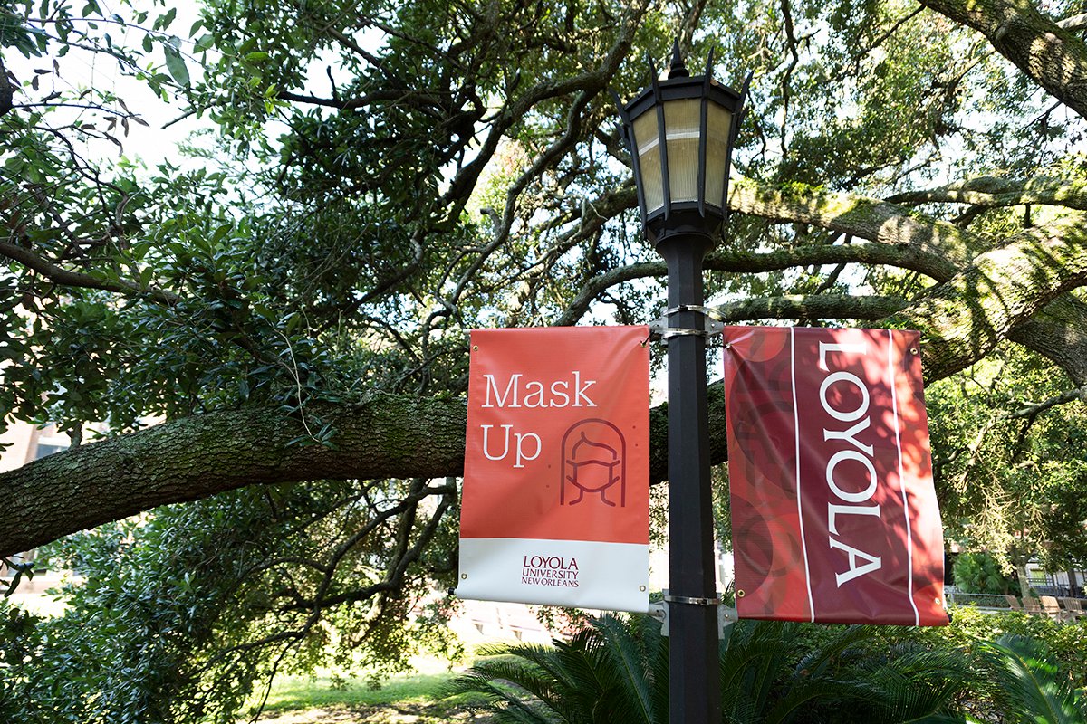 Loyola_NOLA's tweet photo. We’re big fans of a #HealthyPack over here! Following guidance from the CDC, city, and state officials, masks are required indoors for all individuals, regardless of vaccination status, on Loyola's campus! #MaskUpNOLA 😷🐺 https://t.co/ObuNn1jULJ
