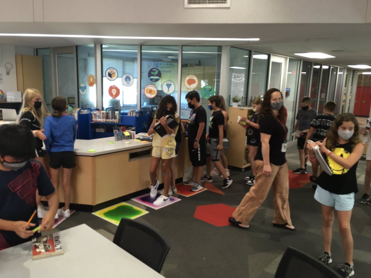 Long lines to check out books at <a href="/109Shepard/">@109Shepard</a> <a href="/Shepard_LC/">SMS Learning Commons</a> ! Great to see such readers! #engage109 #SMSPride