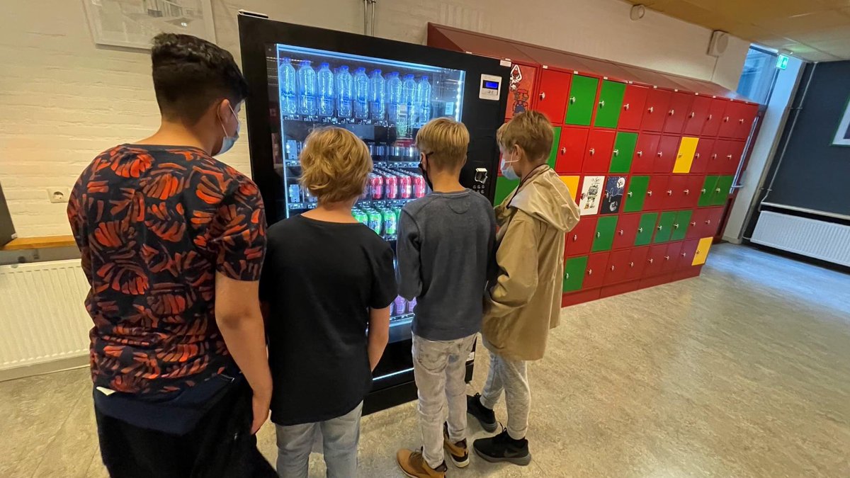 #BLOG 12: De Eerste Schooldag

"Mevrouw, waar is de F-vleugel? De eerste schooldag is altijd spannend...

ja.nl/blog/12-de-eer… 

#onderwijs #middelbareschool #janarentsz