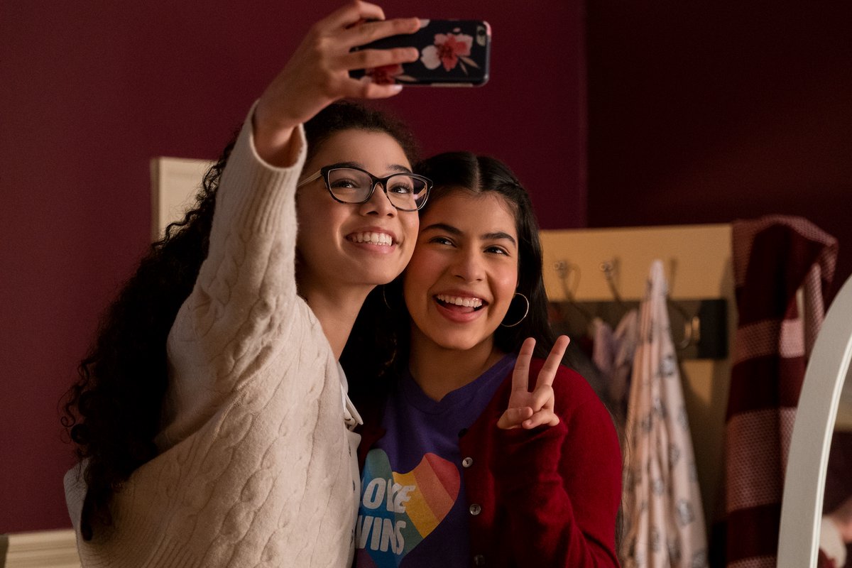 netflix's tweet photo. The Baby-Sitters Club returns October 11! Here's your first look at Season 2 https://t.co/bAZqvKsbwx