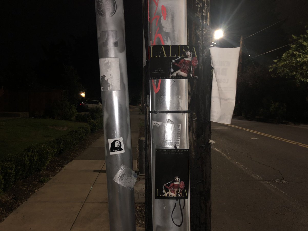 ColeBLINK's tweet photo. Just put down about 100 of these advertisements around my city for our girl #LISA!!!!

✨🖤💗🖤💗✨
@BLACKPINK #BLACKPINK
LALISA ERA BEGINS
#PREORDERLALISANOW https://t.co/ygwbJzgYtq