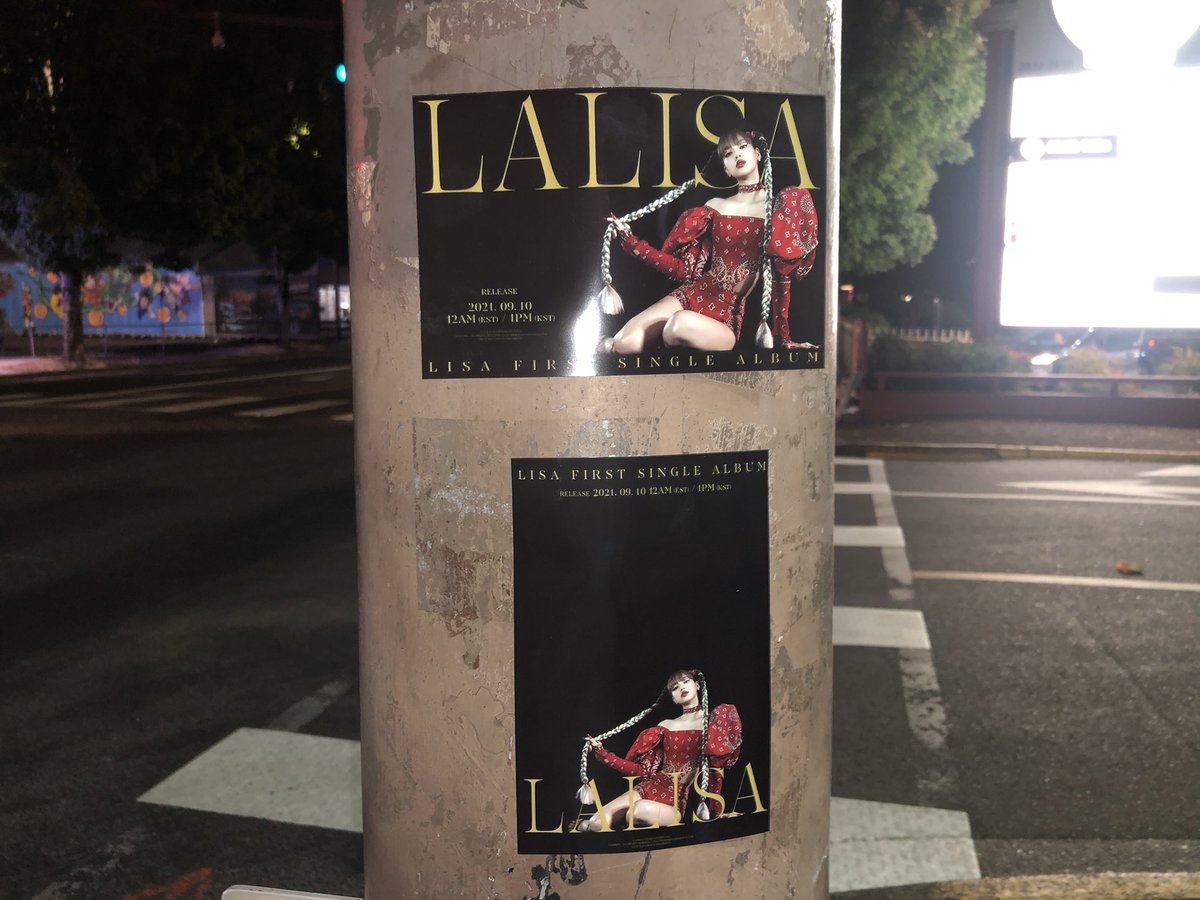 ColeBLINK's tweet photo. Just put down about 100 of these advertisements around my city for our girl #LISA!!!!

✨🖤💗🖤💗✨
@BLACKPINK #BLACKPINK
LALISA ERA BEGINS
#PREORDERLALISANOW https://t.co/ygwbJzgYtq
