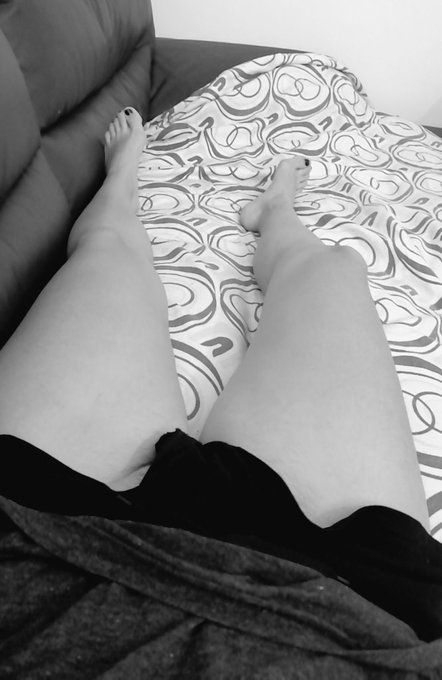 Tired and horny at the same time 😩 https://t.co/HDFdSMSgiY