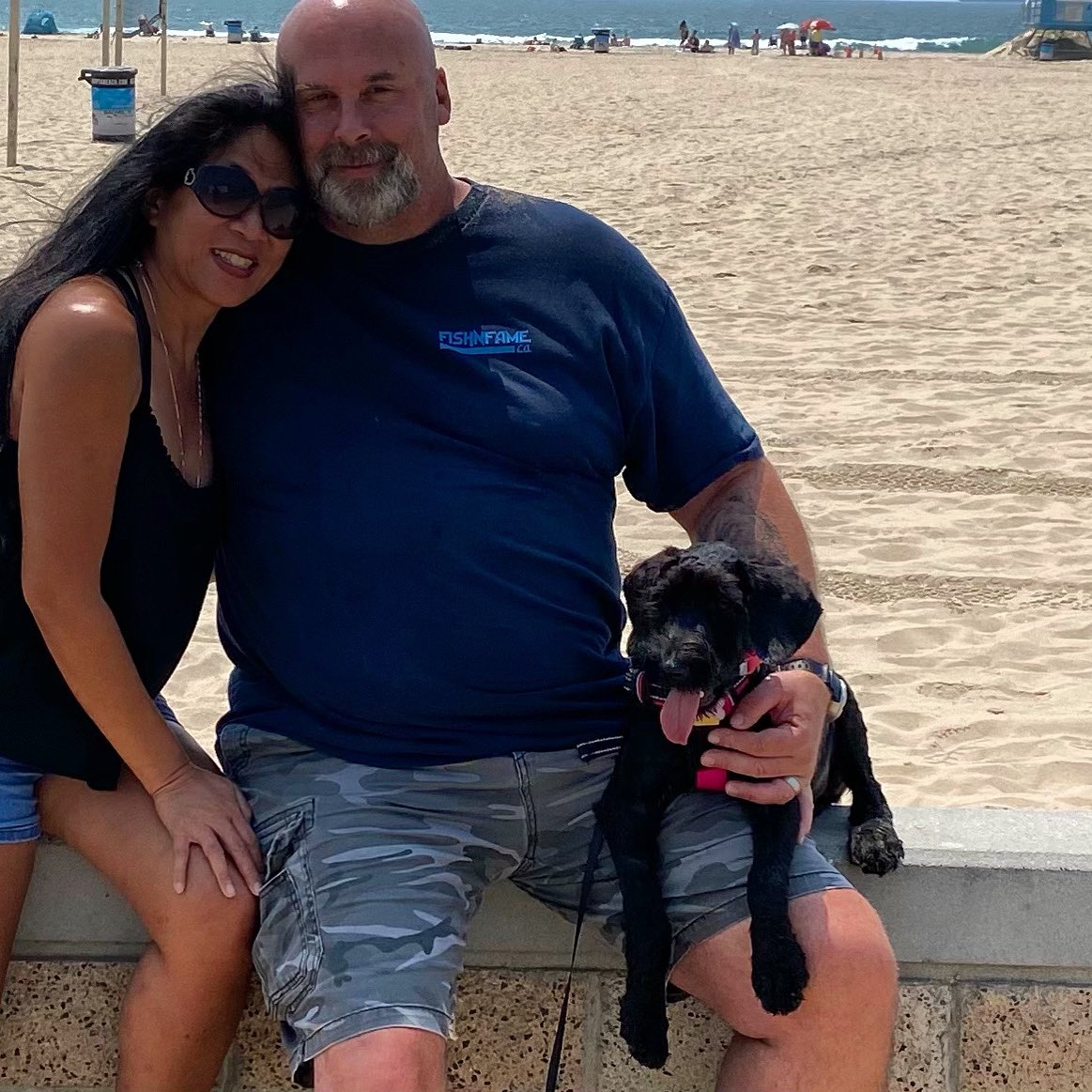 crimeshutterbug's tweet photo. We took our #ZoeBear to @HBSurfCityUSA for some lunch at Sandy’s Beach Shack and then a long walk on the strand. https://t.co/LOy7yv8Wus