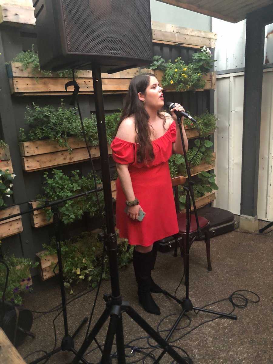 🎤We are very happy to announce our second Open Mic Night on September 15th 🎤

To sign up pop into the bar and sign up or email clare@simonlambertandsons.ie 

#openmic #livemusic #music #wexfordmusic #musicscene #wexford #live #signup