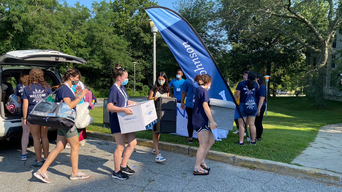 ConnCollege's tweet photo. Let's unpack! Today we welcome our new Camels to campus. π¦πͺπ #ConnColl2025 https://t.co/nV5CddMmZE
