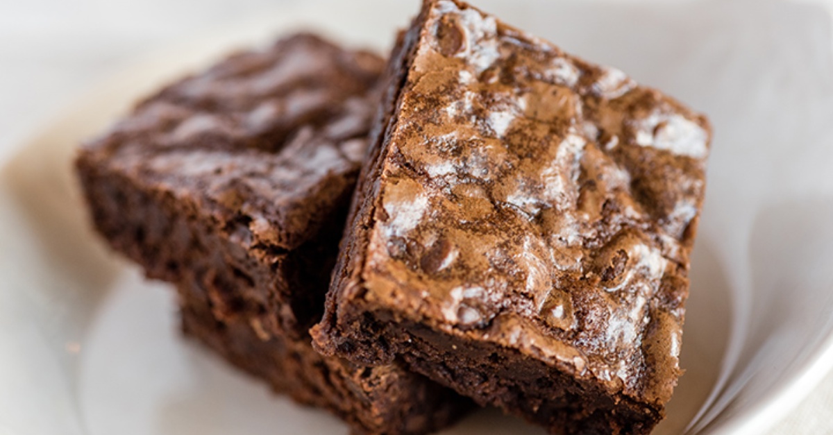 HamiltonBeachCA's tweet photo. Weekends are meant for indulgence. Break out your baking pan &amp; spatula &amp; whip up these #coffee fudge #brownies to enjoy morning, noon &amp; night. https://t.co/6LUz7dE9Gq #HamiltonBeachCa #Recipe #Septembrew https://t.co/4iSiRW0MOh